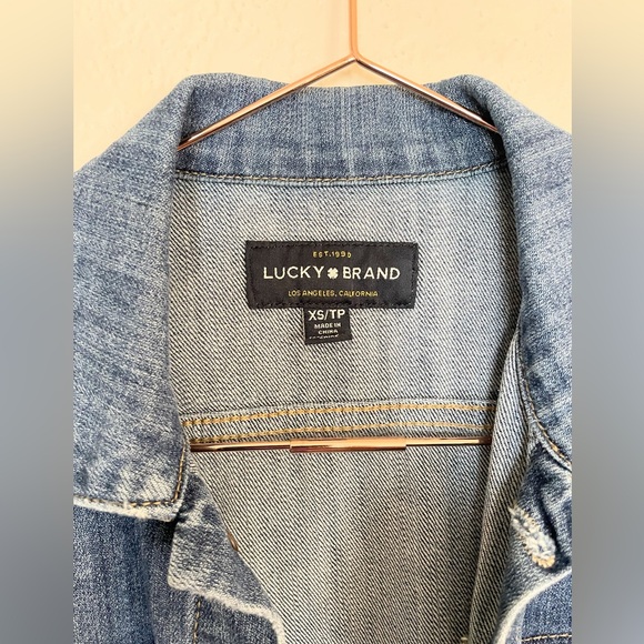 Lucky Brand Tomboy Trucker Jean Jacket XS Blue Denim Distressed Button Up - Picture 3 of 9